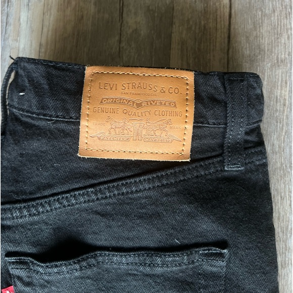 Levi’s Ribcage Ankle Pant in Black - Picture 4 of 7